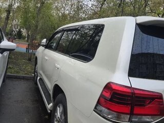 2015 Toyota Land Cruiser 200 Series Рестайлинг 2, белый, 5100000 рублей, вид 3