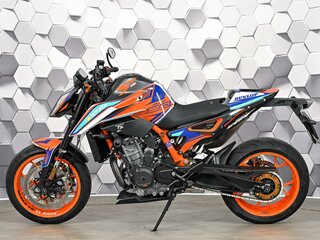 2021 KTM 890 Duke R, белый, 775000 рублей, вид 4