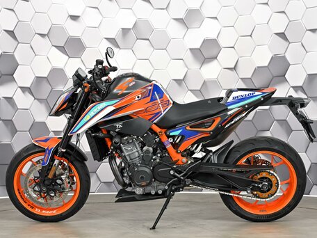 2021 KTM 890 Duke R, белый, 775000 рублей, вид 4