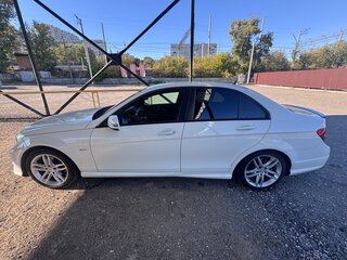 2011 Mercedes-Benz C-Класс 180 BlueEFFICIENCY III (W204) Рестайлинг, белый, 1300000 рублей, вид 3