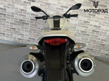2009 Ducati Monster 696, белый, 470000 рублей, вид 4