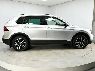 2019 Volkswagen Tiguan II, серебристый, 2670000 рублей, вид 4