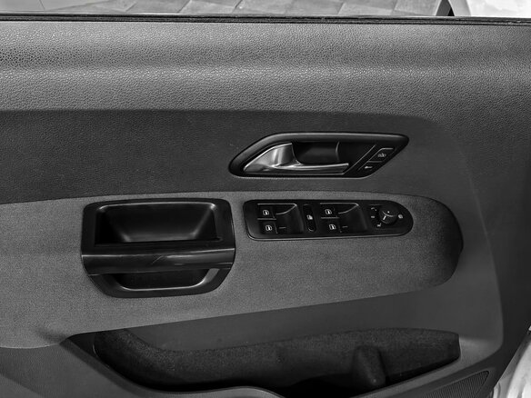 2013 Volkswagen Amarok Double Cab I, серебристый, 2720000 рублей - вид 4