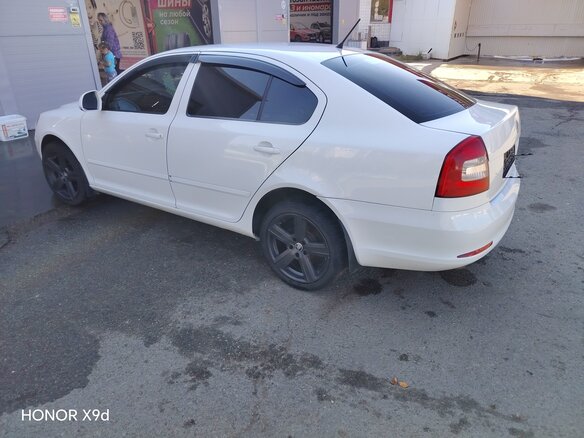 2011 Skoda Octavia II (A5) Рестайлинг, белый - вид 5