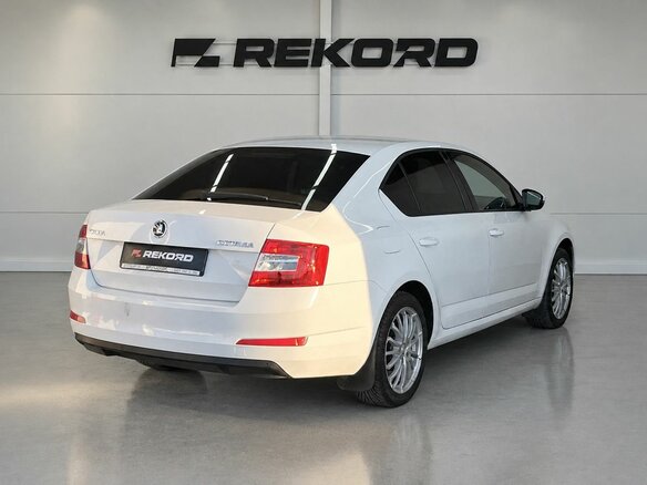 2014 Skoda Octavia III (A7), белый, 1469000 рублей - вид 3