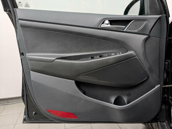2016 Hyundai Tucson III, чёрный, 1775000 рублей - вид 17