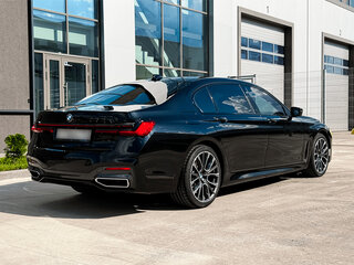 2020 BMW 7 серии 750d xDrive VI (G11/G12) Рестайлинг, чёрный, 7100000 рублей, вид 3