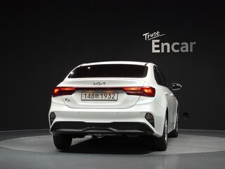 2022 Kia K3 II Рестайлинг, белый, 1406000 рублей, вид 4