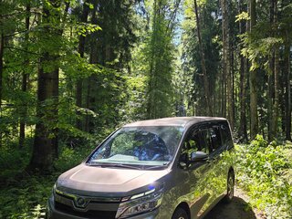 2018 Toyota Voxy III (R80) Рестайлинг, серый, 2400000 рублей, вид 3