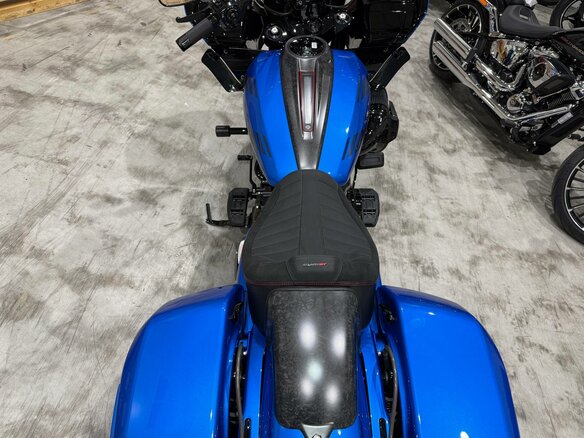2026 Harley-Davidson CVO Road Glide, синий - вид 19