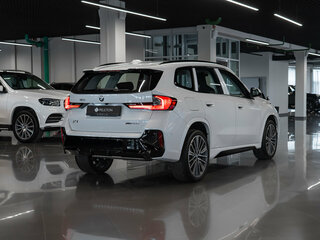 2026 BMW X1 Long 25Li xDrive III (U11/U12), белый, 5800000 рублей, вид 4