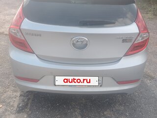 2015 Hyundai Solaris I Рестайлинг, серебристый, 865000 рублей, вид 3