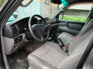 2005 Toyota Land Cruiser 105 100 Series Рестайлинг 2, серебристый, 1950000 рублей, вид 4