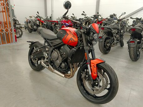 2023 Triumph Trident 660, оранжевый, 850000 рублей, вид 1