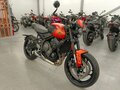 2023 Triumph Trident 660, оранжевый, 850000 рублей