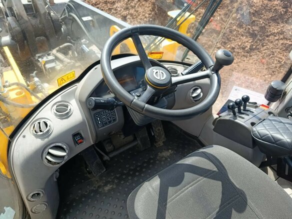 2019 Volvo L120, жёлтый, 9500000 рублей - вид 1
