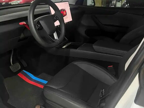 2026 Tesla Model Y Long Range I Рестайлинг, белый - вид 5