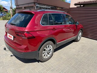 2017 Volkswagen Tiguan II, красный, 1950000 рублей, вид 1