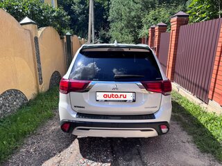 2019 Mitsubishi Outlander III Рестайлинг 3, белый, 1970000 рублей, вид 4