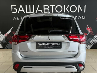 2019 Mitsubishi Outlander III Рестайлинг 3, серебристый, 2200000 рублей, вид 5