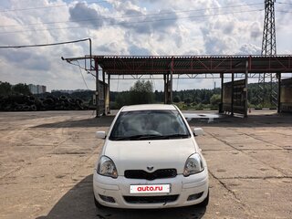 2003 Toyota Vitz I (P10), белый, 350000 рублей, вид 1