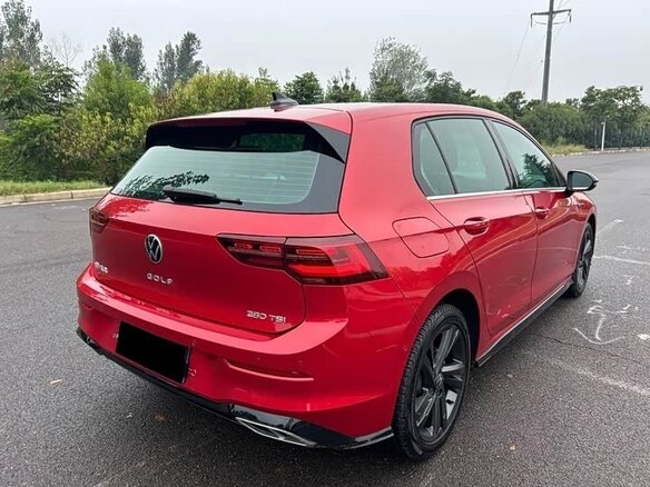 2023 Volkswagen Golf VIII, красный, 2200000 рублей - вид 5