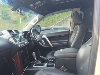 2014 Toyota Land Cruiser Prado 4-speed 150 Series Рестайлинг 1, белый, 3340000 рублей, вид 5