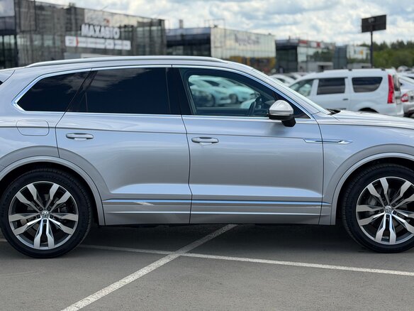 2019 Volkswagen Touareg III, серебристый, 3500000 рублей - вид 7