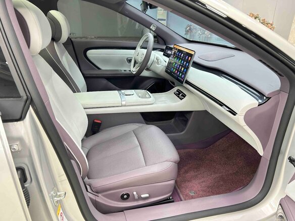 2025 Changan Qiyuan A06 28.39 kWh, серебристый, 2650000 рублей - вид 12