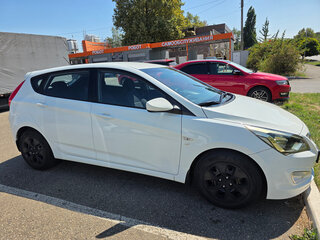 2015 Hyundai Solaris I Рестайлинг, белый, 1100000 рублей, вид 2