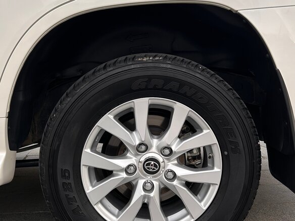2019 Toyota Land Cruiser 200 Series Рестайлинг 2, белый, 9200000 рублей - вид 10
