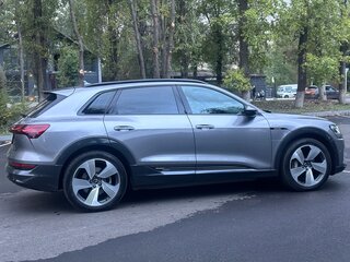 2019 Audi e-tron 55 I, серый, 4390000 рублей, вид 3