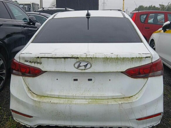 2018 Hyundai Solaris II, белый, 550000 рублей - вид 2