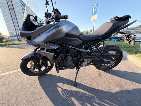 2023 Triumph Tiger Sport 660, серебристый, 1050000 рублей, вид 4