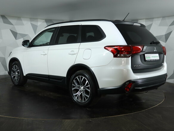2016 Mitsubishi Outlander III Рестайлинг 2, белый, 1849000 рублей - вид 6