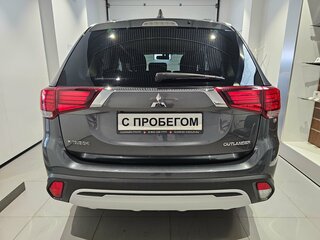 2020 Mitsubishi Outlander III Рестайлинг 3, серый, 1699000 рублей, вид 5
