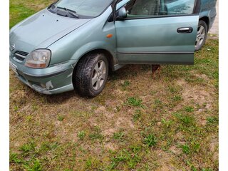 2001 Nissan Almera Tino I, зелёный, 250000 рублей, вид 1