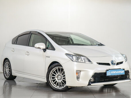 Toyota Prius III Рестайлинг (XW30)