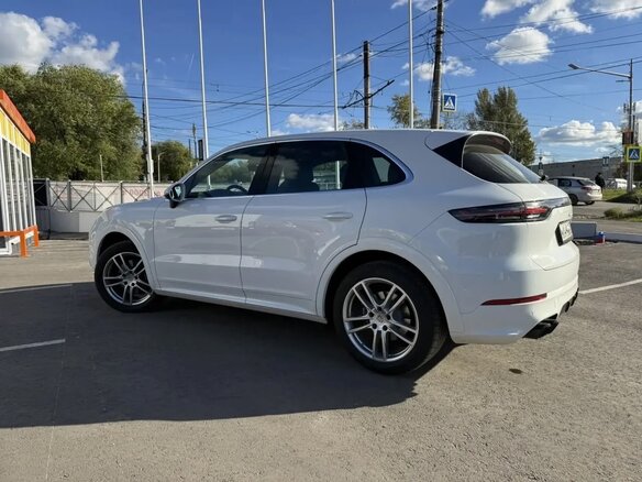 2021 Porsche Cayenne III, белый - вид 2