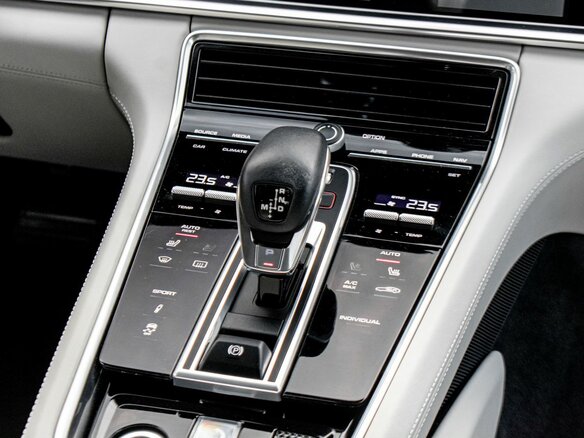 2018 Porsche Panamera 4 II, чёрный, 7700000 рублей - вид 15