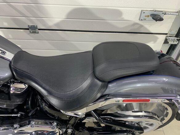 2021 Harley-Davidson Fat Boy, серый, 1849000 рублей - вид 13