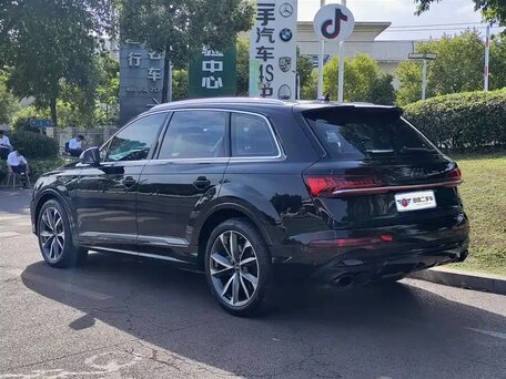 2024 Audi Q7 55 TFSI II (4M) Рестайлинг, чёрный, 9815000 рублей, вид 4