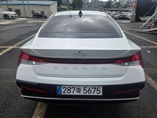 2023 Hyundai Avante VII Рестайлинг, белый, 1561177 рублей, вид 3