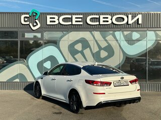 2019 Kia Optima IV Рестайлинг, белый, 1977000 рублей, вид 3