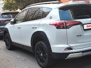 2018 Toyota RAV4 IV (XA40) Рестайлинг, белый, 2790000 рублей, вид 3