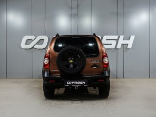 2018 Chevrolet Niva I Рестайлинг, коричневый, 869000 рублей, вид 4