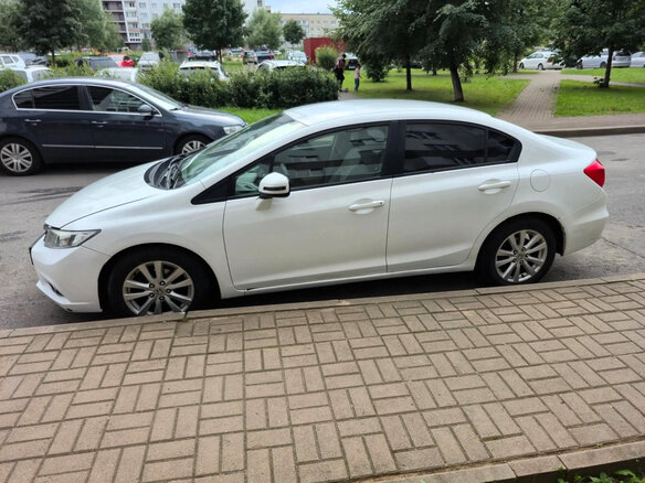 2012 Honda Civic IX, белый, 700000 рублей - вид 3