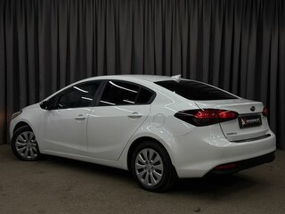 2018 Kia Cerato III Рестайлинг (Classic), белый, 789777 рублей, вид 3