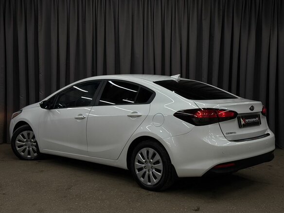 2018 Kia Cerato III Рестайлинг (Classic), белый, 789777 рублей - вид 2