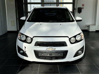 2012 Chevrolet Aveo II, белый, 450000 рублей, вид 2